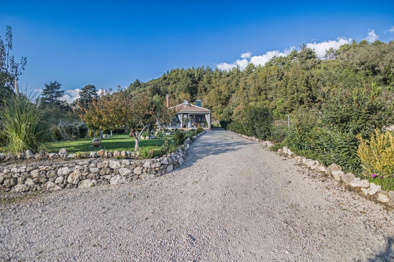 Case de vacanță Flower Garden House Kouramaditika